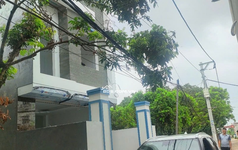 Bán nhà 3 tầng 1 tum, sân riêng gần BX Yên Nghĩa – Hà Đông